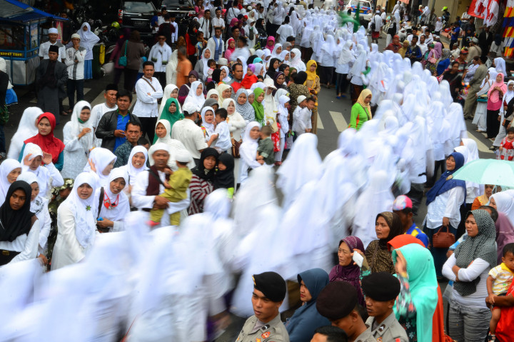 Ribuan Santri di Tasikmalaya Gelar Kirab Sambut Hari Santri Nasional