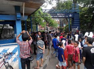 TKP Penyerangan Polisi Masih Disesaki Warga