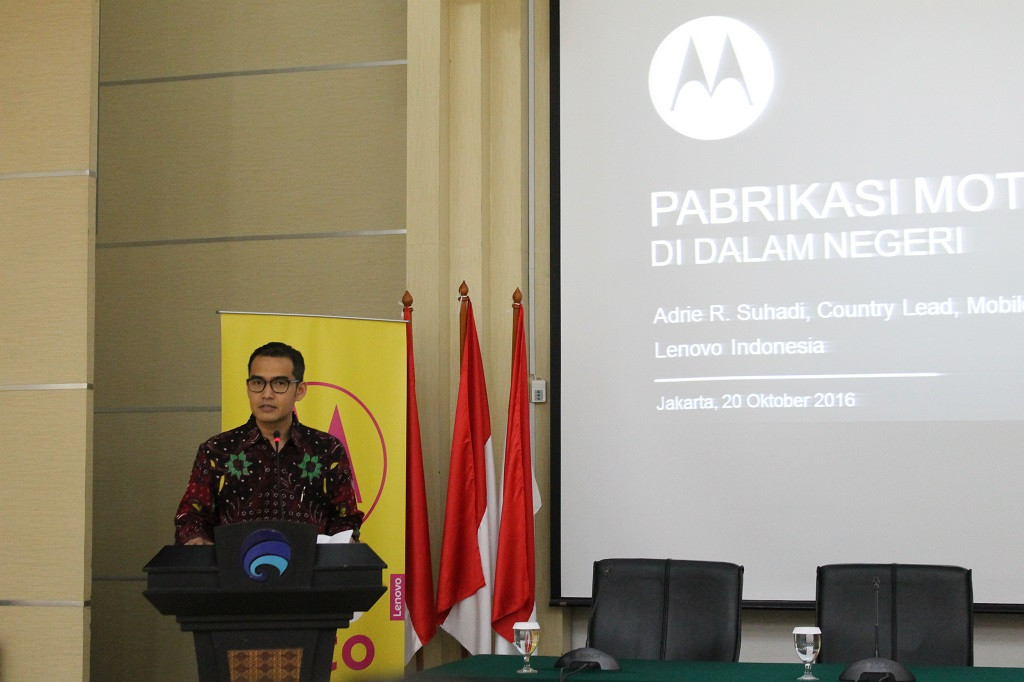Country Lead, Mobile Business Group, Lenovo Indonesia Adrie R. Suhadi.