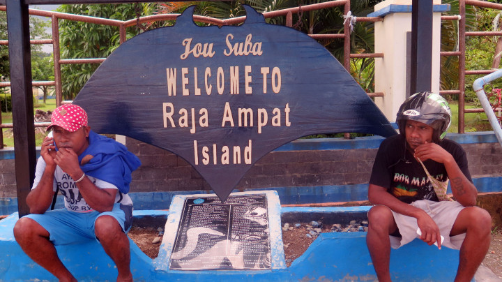 Andre Hehanusa Terpukau Keramahan Raja Ampat