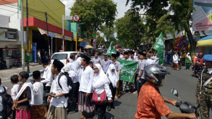 Hari Santri Nasional, Puluhan Ribu Santri Jombang Tumplak ke Jalan