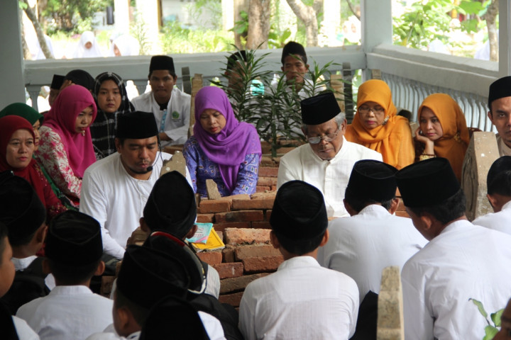 Santri Buntet Kenang Kepahlawanan Kiai Berjuluk Singa dari Jabar