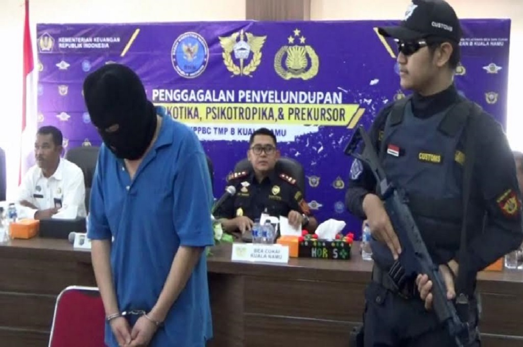 WNA bernama Edwin Ong Kiat ditangkap karena bawa sabu dalam monitor laptop, MTVN - Budi Warsito