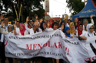 IDI Sidoarjo Berunjuk Rasa Tolak Program Dokter Layanan Primer