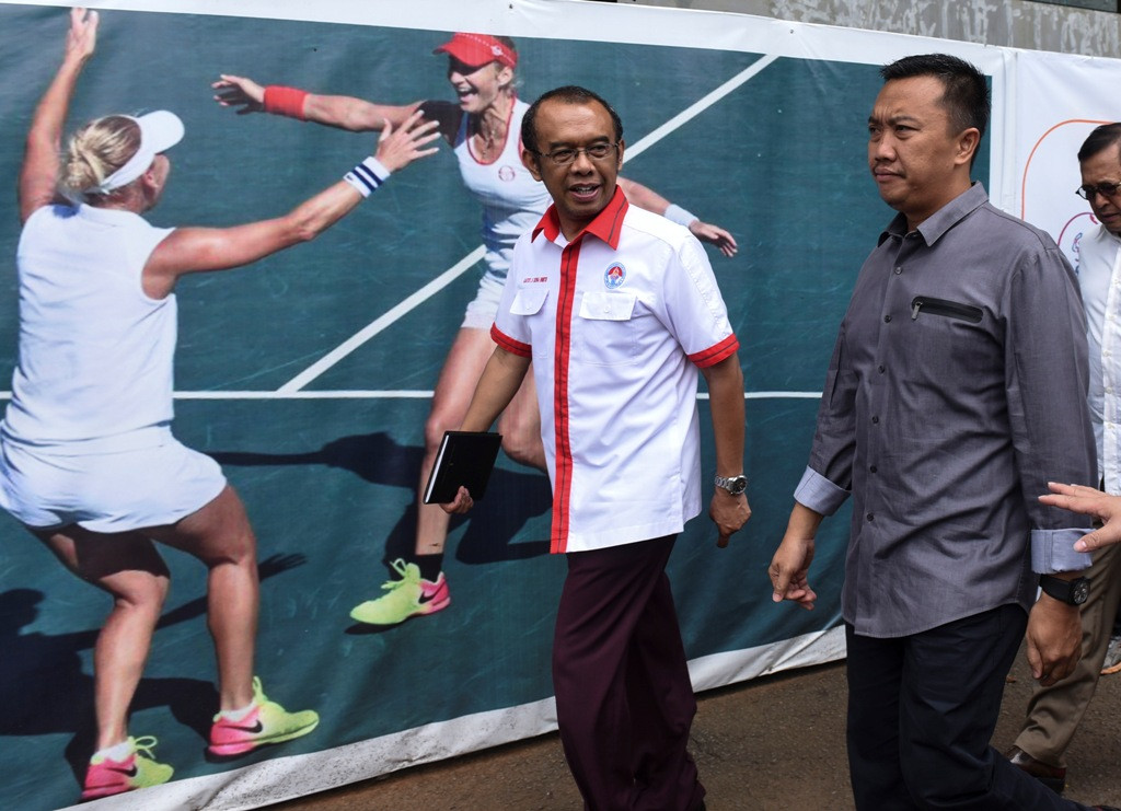 Menpora Imam Nahrawi. (Kanan). (Foto: Ant/Hafidz Mubarak A.)