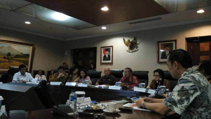 Laporan Menteri Kabinet Kerja tentang Paket Deregulasi Ekonomi