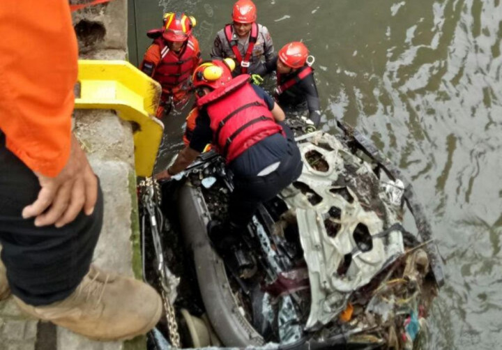 Emil Tak Bisa Jawab Ditanya Penyebab Banjir Bandung