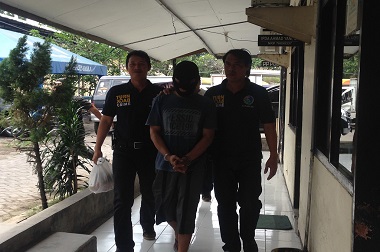 Warga Sidoarjo Dibekuk saat tengah Konsumsi Sabu di Rumahnya