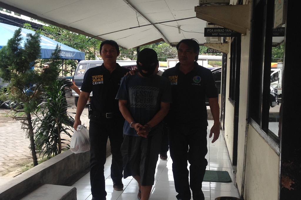 Lutfi Awaludin, tersangka kasus pemilikan sabu, digelandang ke Mapolres Sidoarjo, MTVN - Hadi