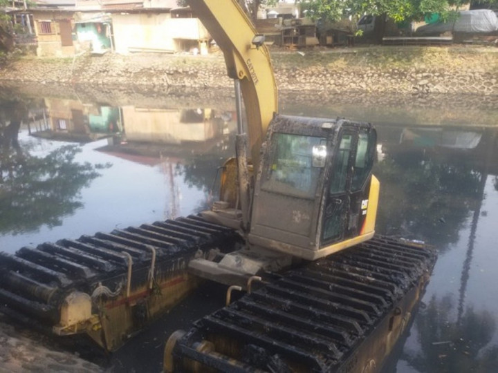 Alat Pengeruk Waduk Cimanggis Dicuri