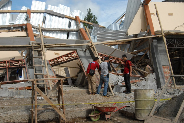 Baru Dibangun, Aula SMKN Bumijawa Tegal Ambruk