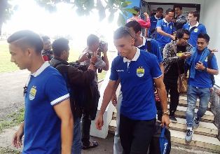 Skuat Persib ke Makassar Tanpa Pengatur Serangan