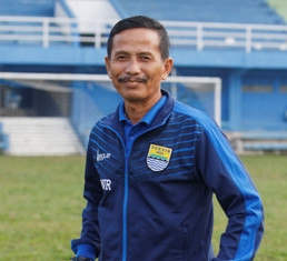 Persib Belum Pikirkan Masa Depan Djanur