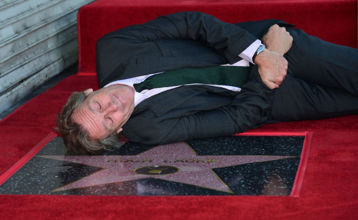 Hugh Laurie Dapat Bintang di Hollywood Walk of Fame
