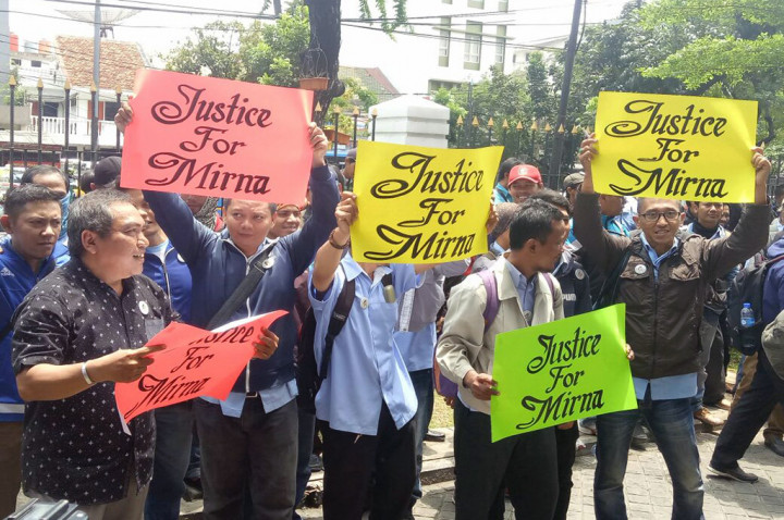 Karyawan Ayah Mirna Hadiri Sidang Vonis Jessica
