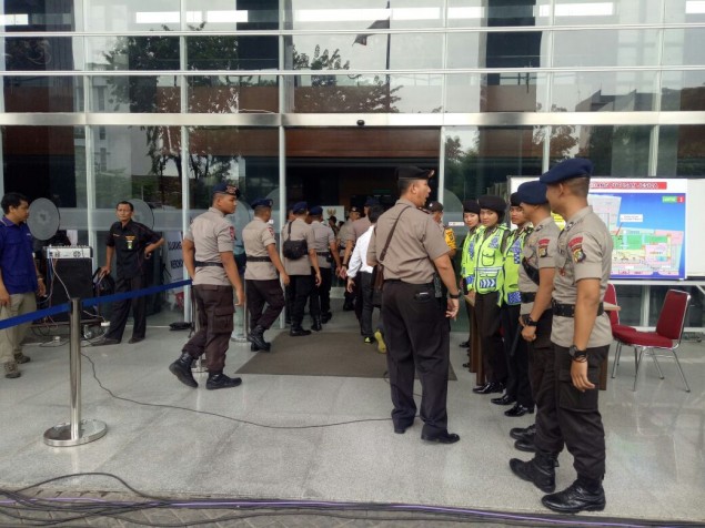 Pengunjung Sidang Jessica Diperlakukan Seperti Penonton Bola