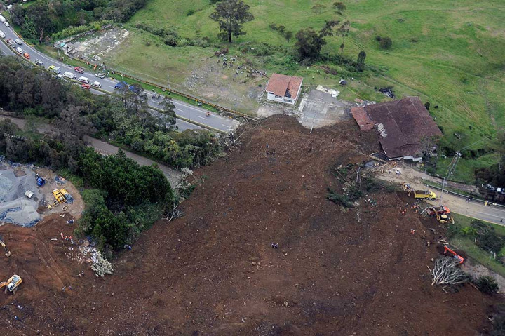 Longsor Landa Kolombia, 6 Tewas