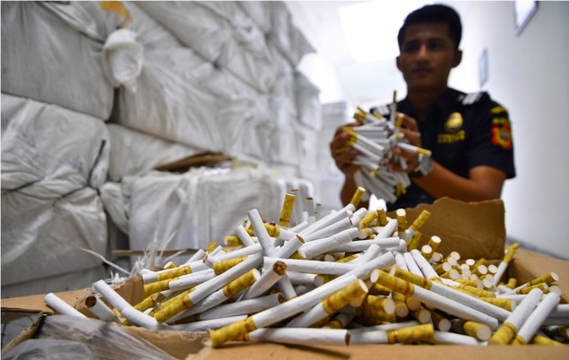 lustrasi rokok ilegal. ANT/Yusuf Nugroho.