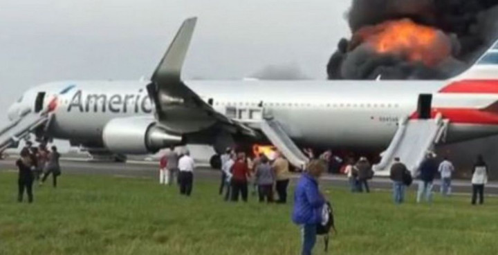 Bagian Mesin Rusak Ditemukan di Sekitar Pesawat American yang Terbakar