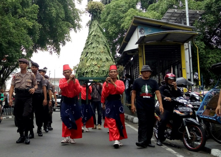 Petani Bawa Gunungan Tembakau Lawan Tekanan Internasional