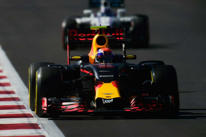 Manfaatkan Strategi Ban, Red Bull Siap Ganggu Duo Mercedes GP