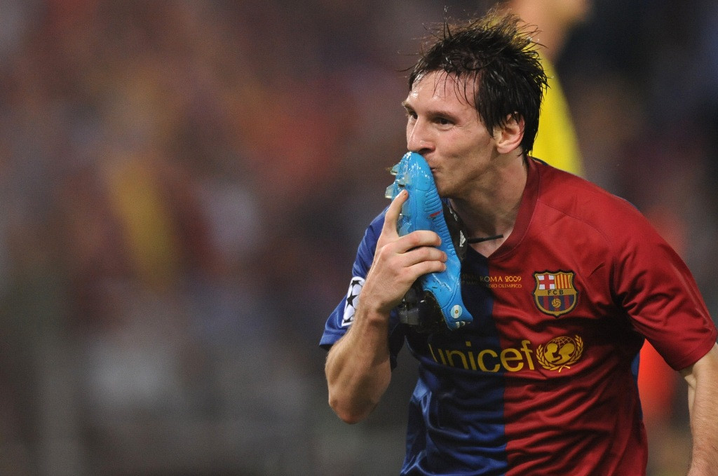 Selebrasi Lionel Messi usai mencetak gol ke gawang MU (Foto: AFP)