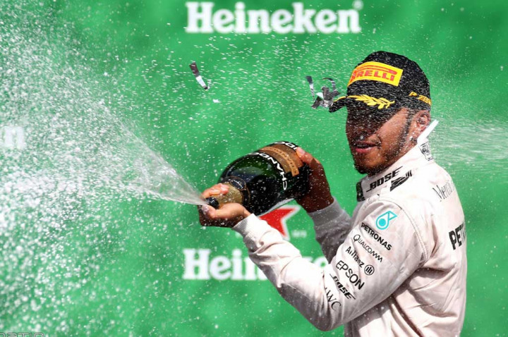 Pesta Kemenangan Hamilton, Tertutup Insiden Vettel VS Red Bull