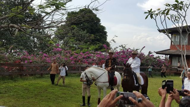 Jokowi Berkuda Bareng Prabowo