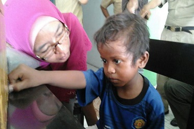 Bocah Tidur saat Mengemis tak Bisa Diperiksa di RSUD Arjawinangun Cirebon