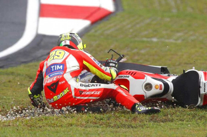 Iannone Agresif di Momentum yang Tidak Tepat