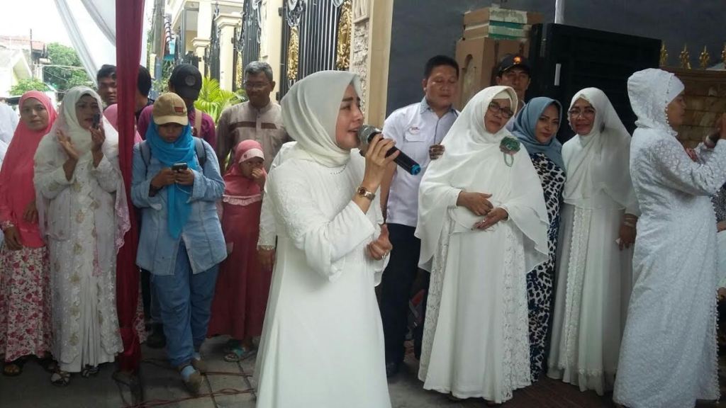 Cici Paramida bernyanyi saat kampanye Anies Baswedan. (Foto: MTVN/ Whisnu Mardiansyah)