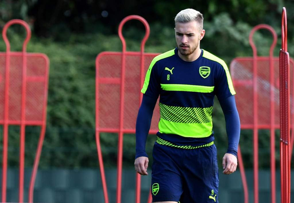 Gelandang Arsenal, Aaron Ramsey saat menjalani sesi latihan Arsenal (Foto: AFP PHOTO / BEN STANSALL)