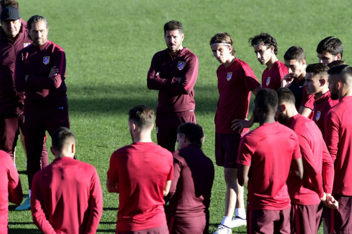 Pantang Tumbang di Kandang