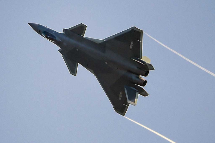 Tiongkok Pamerkan Jet Tempur Siluman Terbaru