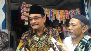 Djarot Janjikan Benih Ikan Gratis di Keramba Kali Mati
