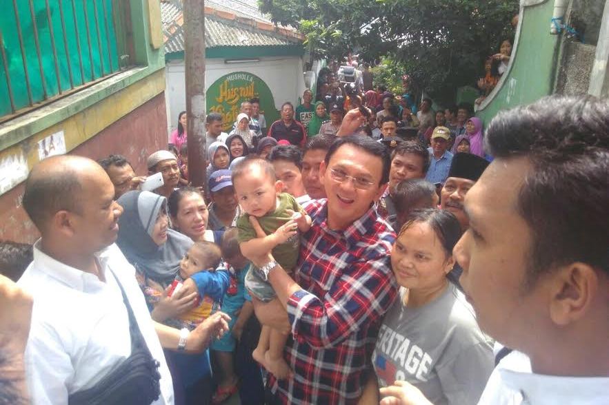 <i>Blusukan</i> ke Pejaten Timur, Ahok Dikawal Puluhan Polisi