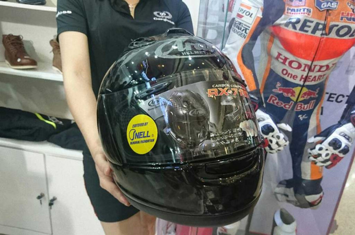 Ini Helm Seharga Rp38 Juta di IMOS 2016