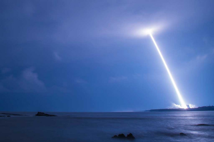 Tiongkok Luncurkan Roket Pengangkut Berat