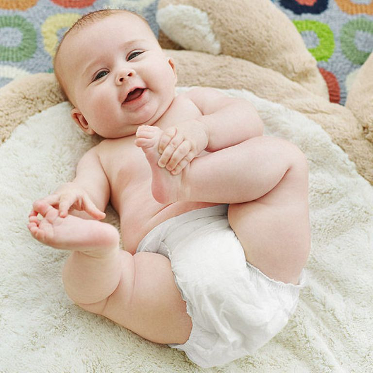 Jangan memberikan bahan apa pun pada tali pusat si kecil karena dapat berdampak pada terjadinya infeksi di tali pusat bayi. (Foto: Images.parents)