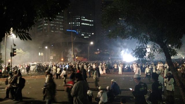 Massa penuntut Basuki `Ahok` Tjahaja Purnama disanksi.MTVN/Anissa Ayu Artanti