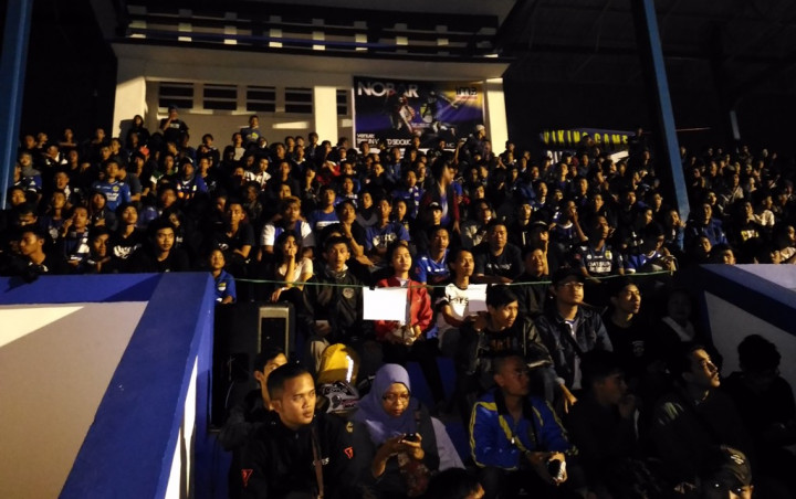 Dilarang ke Solo, Ribuan Bobotoh Gelar Nobar