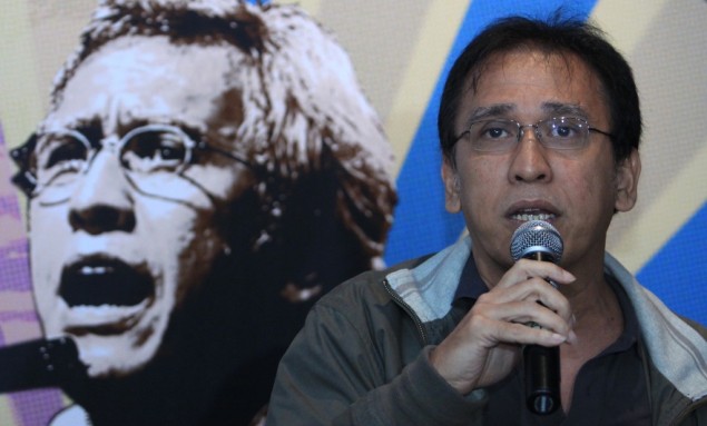 Iwan Fals Mengecat Bekas Kampung Kumuh Gresik