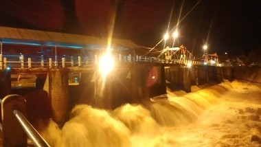 Puncak Hujan Deras, Bendung Katulampa Siaga Dua