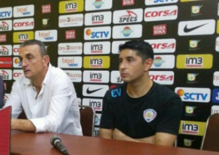 Menang Telak atas Persela, Pelatih Arema Menuding Kinerja Wasit Buruk