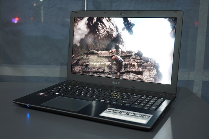 Menjajal Notebook Gaming AMD Acer Aspire E5-553G