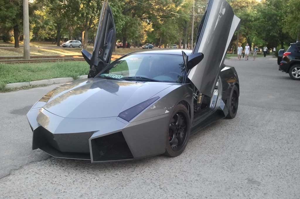 Alexander menyulap tampilan Mitsubishi Eclipse menjadi Lamborghini Reventon. Alexander