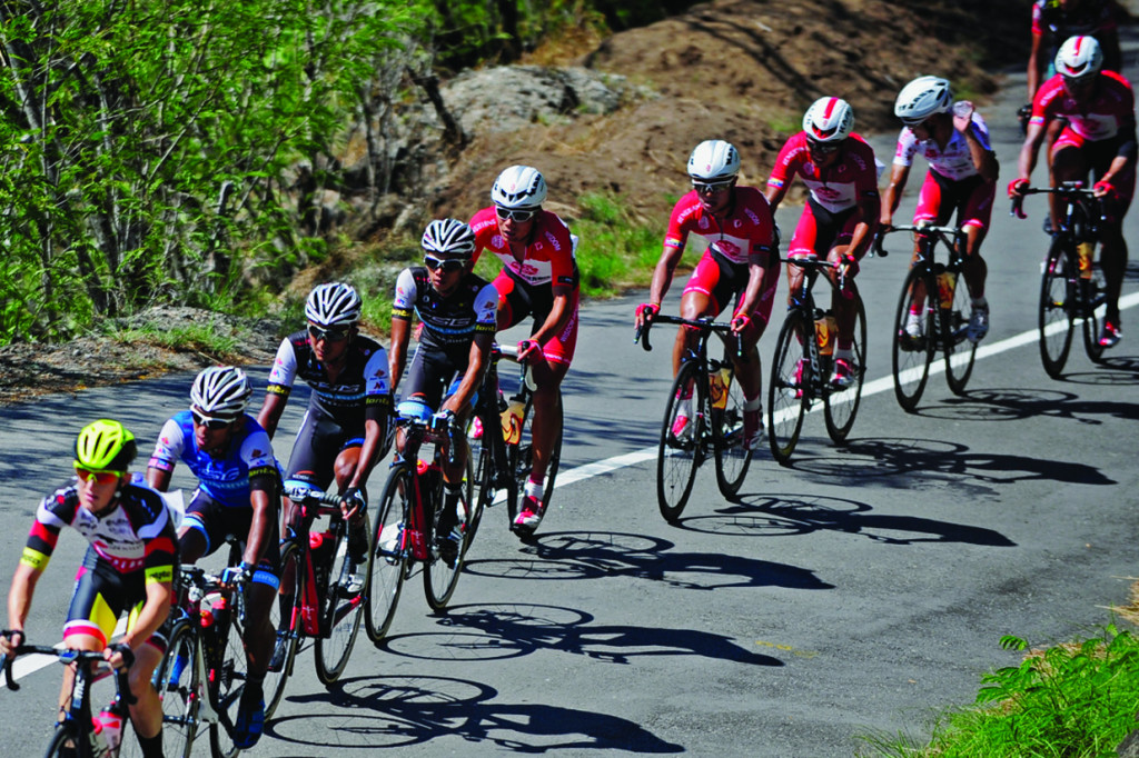 Pembalap beradu cepat pada etape keempat Tour de Flores dengan rute Bajawa-Ruteng yang berjarak 136,6 km, Nusa Tenggara Timur(Foto: ANTARA FOTO/Wahyu Putro A)