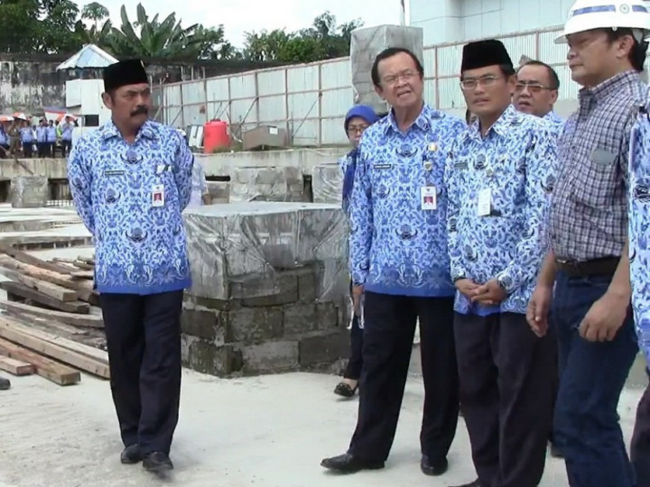 Pilar Penyangga Halangi Kios Pasar Klewer