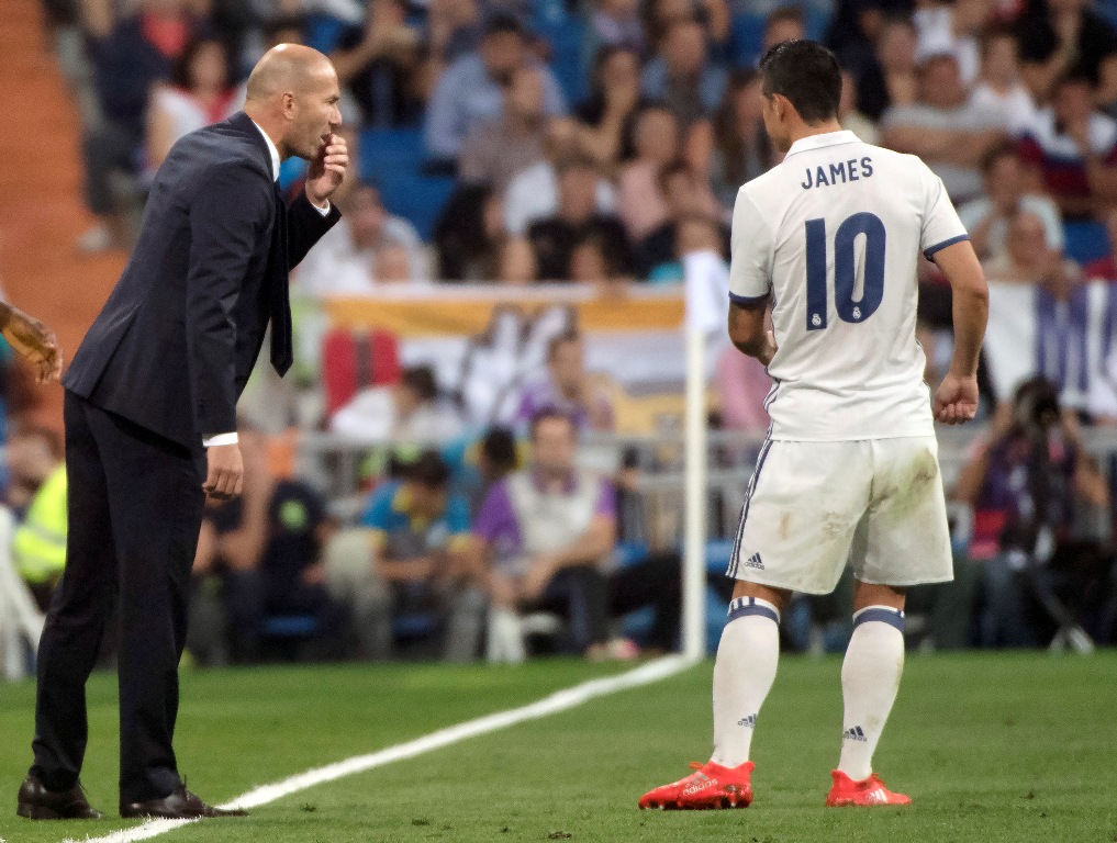 Jamez Rodriguez bersama dengan pelatih Real Madrid Zinedine Zidane (Foto: AFP)