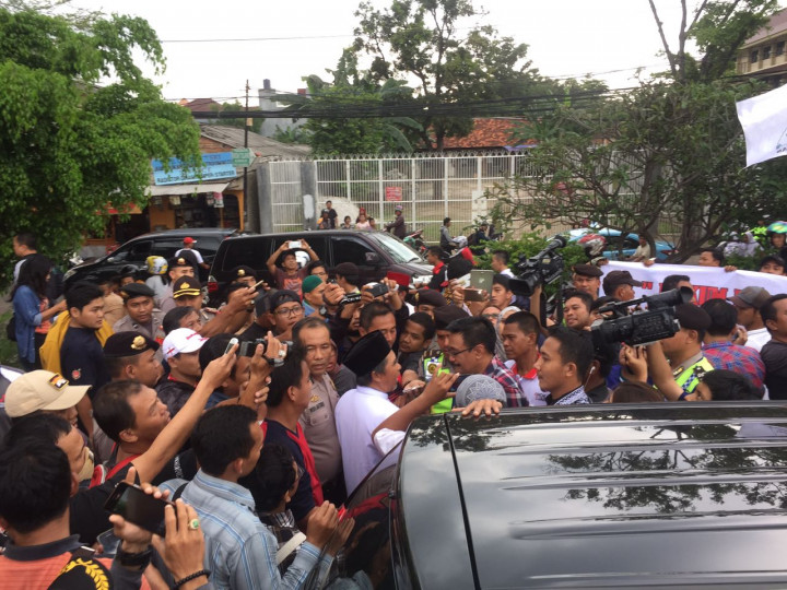 Djarot tak Surut Diadang Penentang